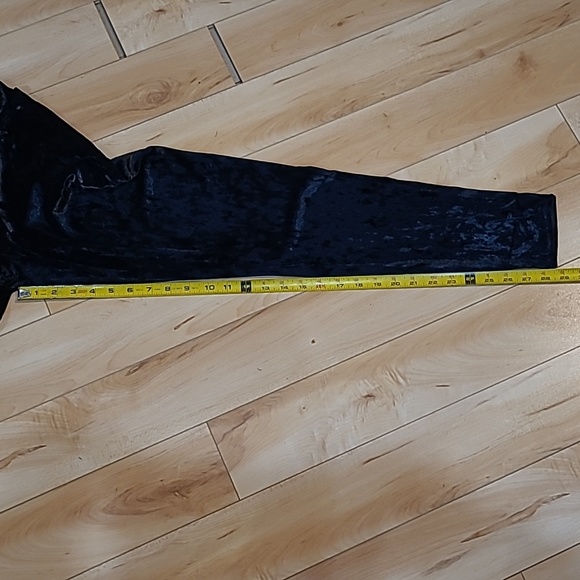 Fabletics women's 1X black high waisted crushed velvet crossover leggings - Picture 5 of 6